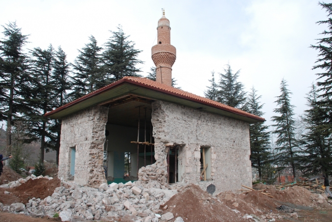 Osmanlı’nın kuruluşunun ilan edildiği camide göçük